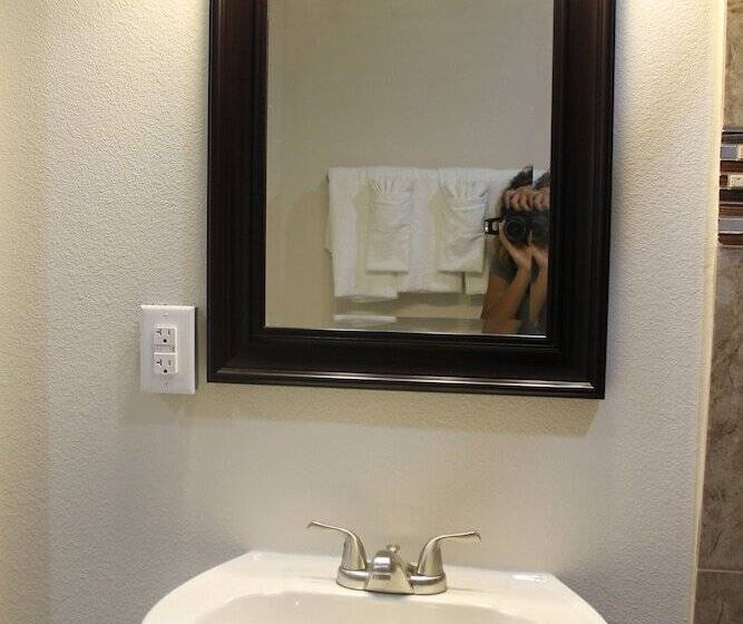 فندق على الطريق Harbour Inn