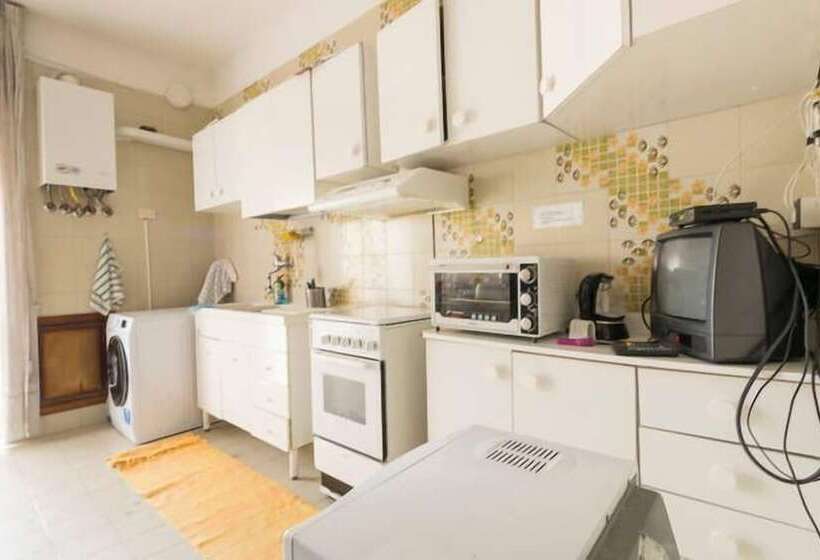 پانسیون House University