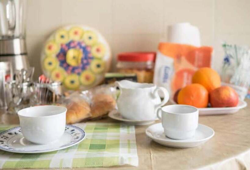 پانسیون House University