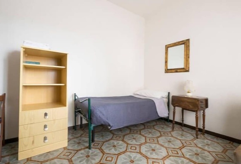 پانسیون House University