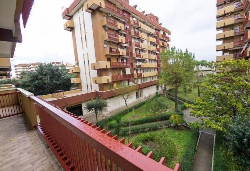 پانسیون House University