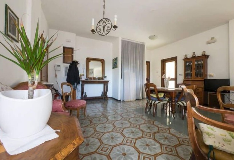 پانسیون House University