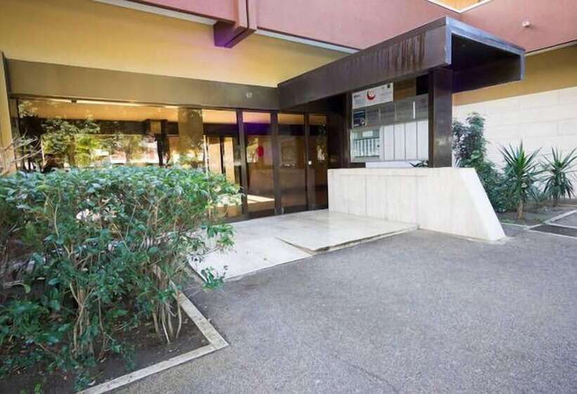 پانسیون House University