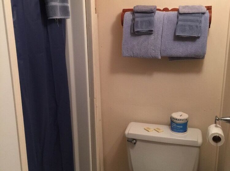 Whistling Swan Motel