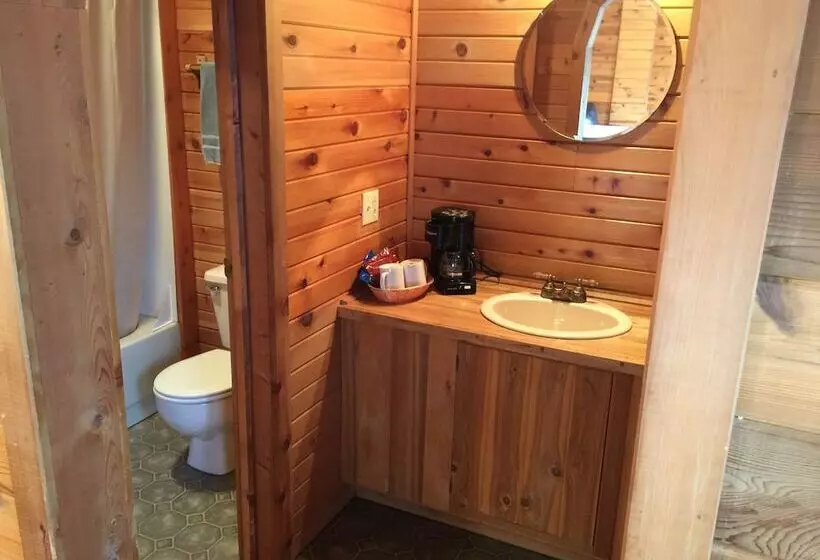 Whistling Swan Motel