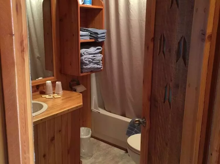 Whistling Swan Motel