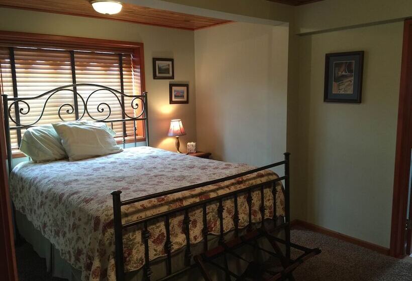 Whistling Swan Motel