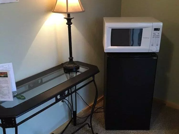 Whistling Swan Motel