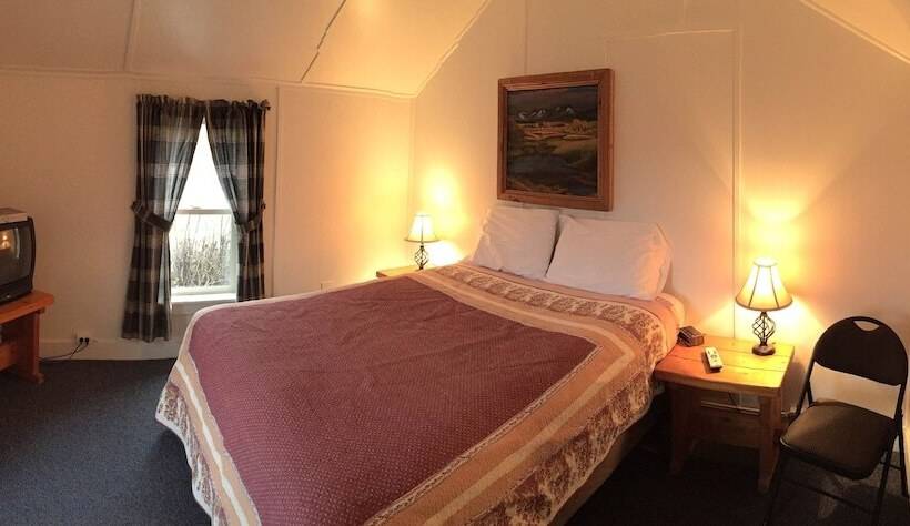 Whistling Swan Motel