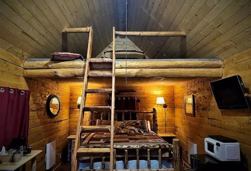 Alaska Creekside Cabins