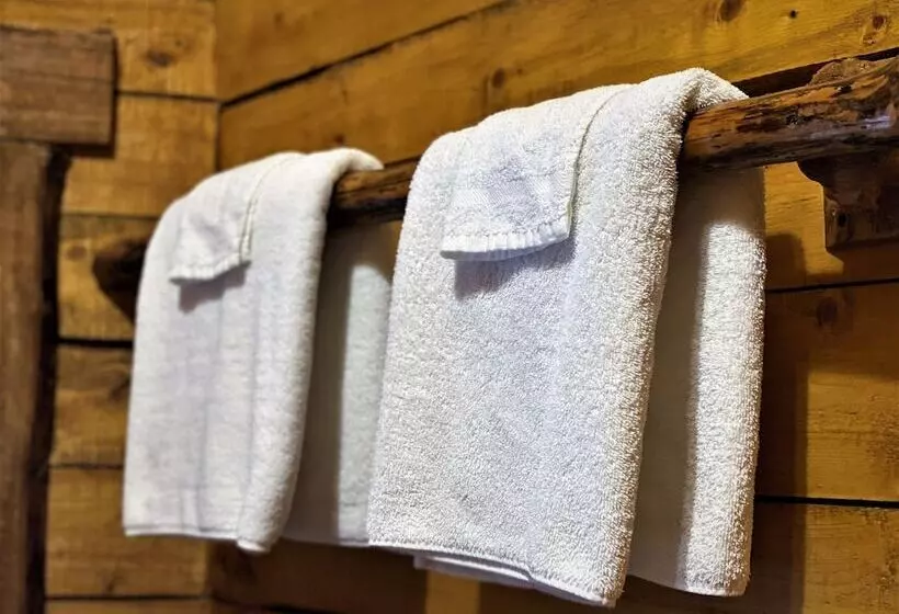 Alaska Creekside Cabins