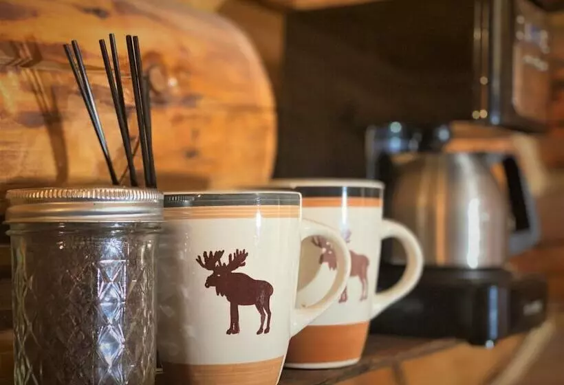 Alaska Creekside Cabins