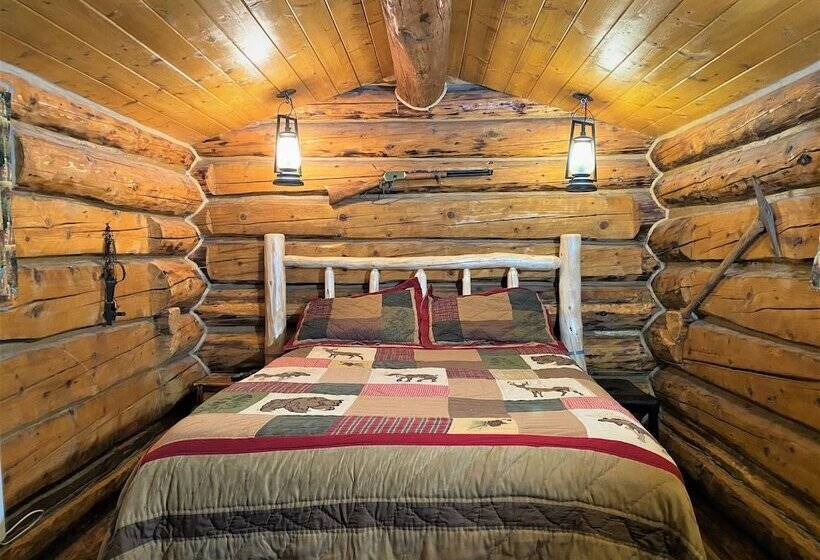 Alaska Creekside Cabins