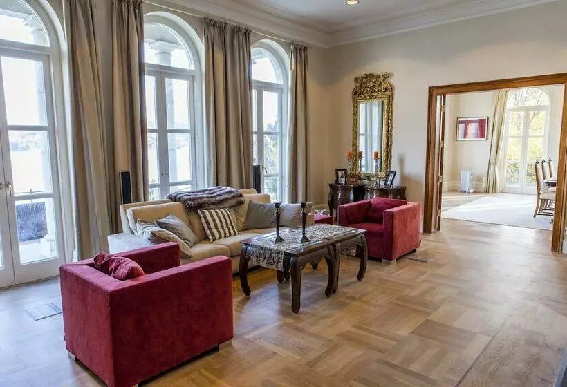 Aamiaismajoitus (B&B) Villa Charlotte