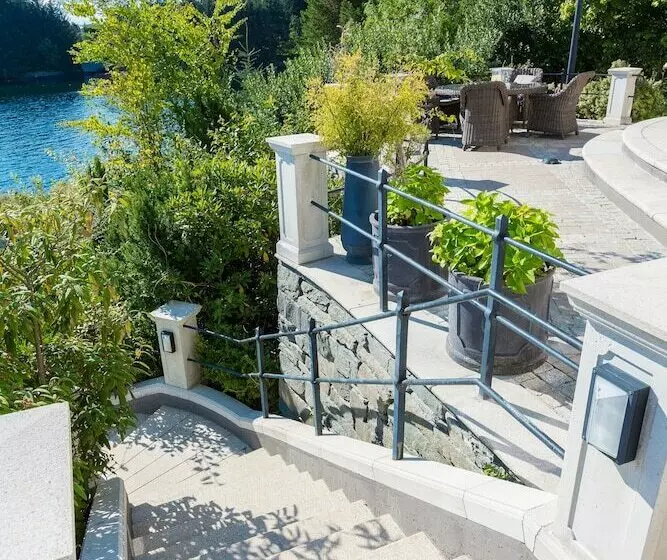 Aamiaismajoitus (B&B) Villa Charlotte