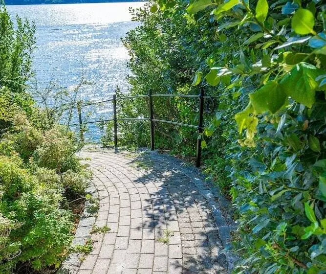 Aamiaismajoitus (B&B) Villa Charlotte