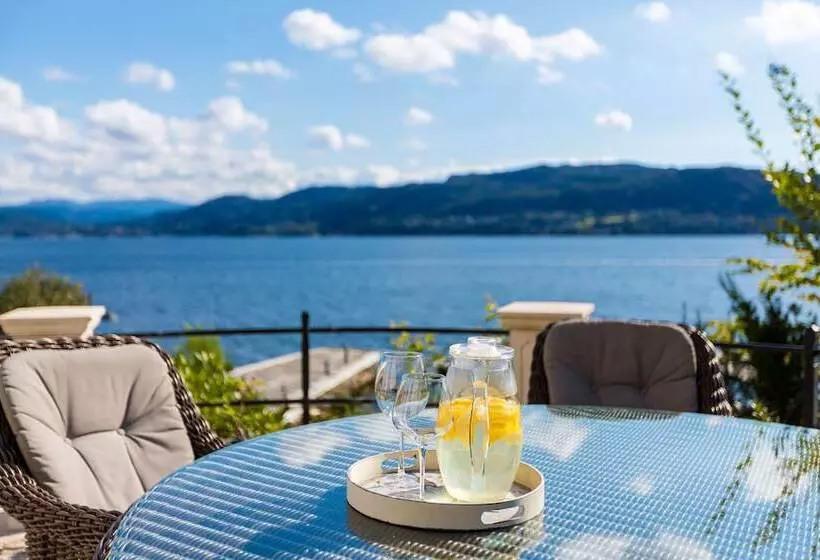 Aamiaismajoitus (B&B) Villa Charlotte