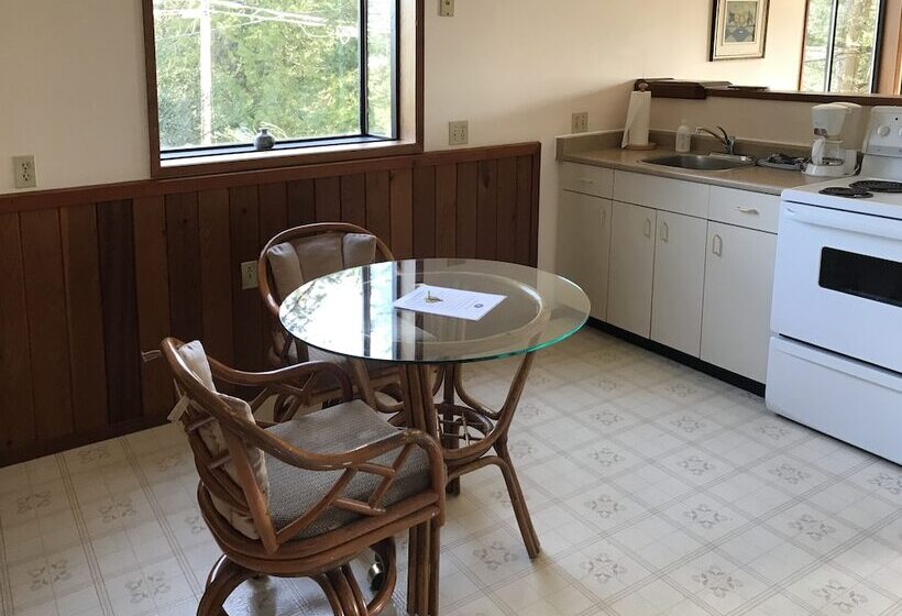 Driftwood Village Cottages