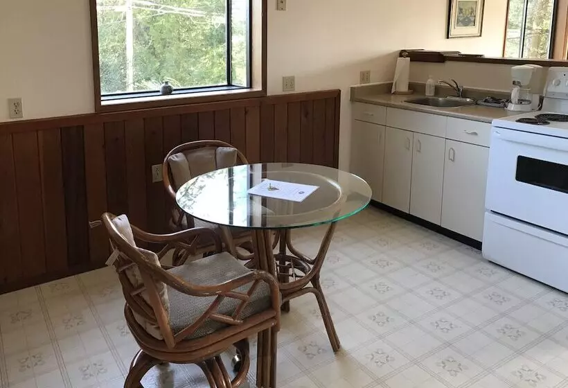 Driftwood Village Cottages