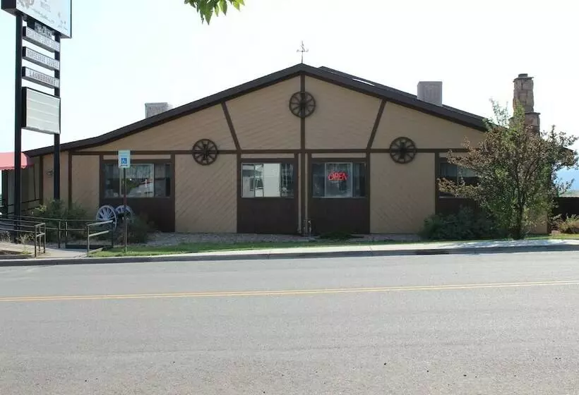 Hostelli Wagon Wheel Restaurant Bar And Motel