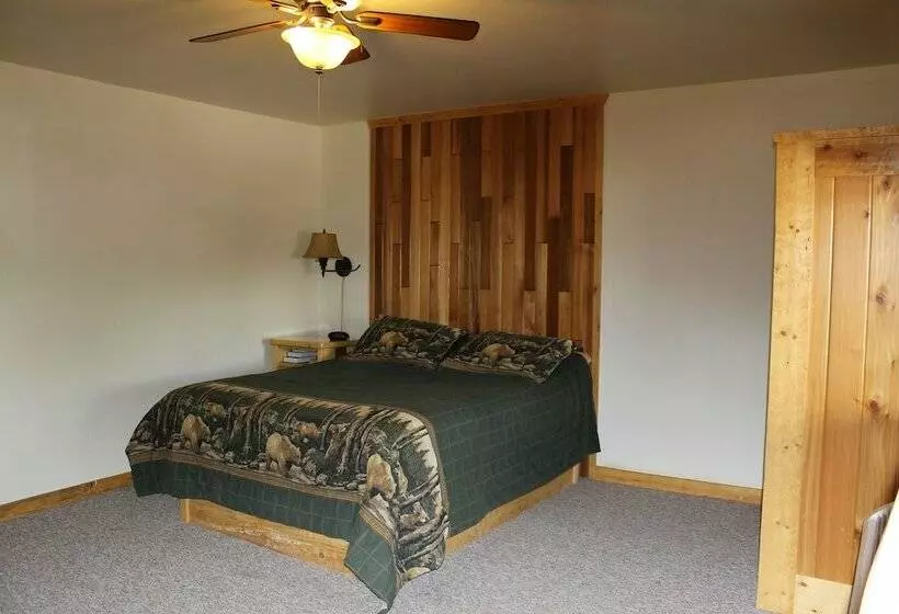 Hostelli Wagon Wheel Restaurant Bar And Motel