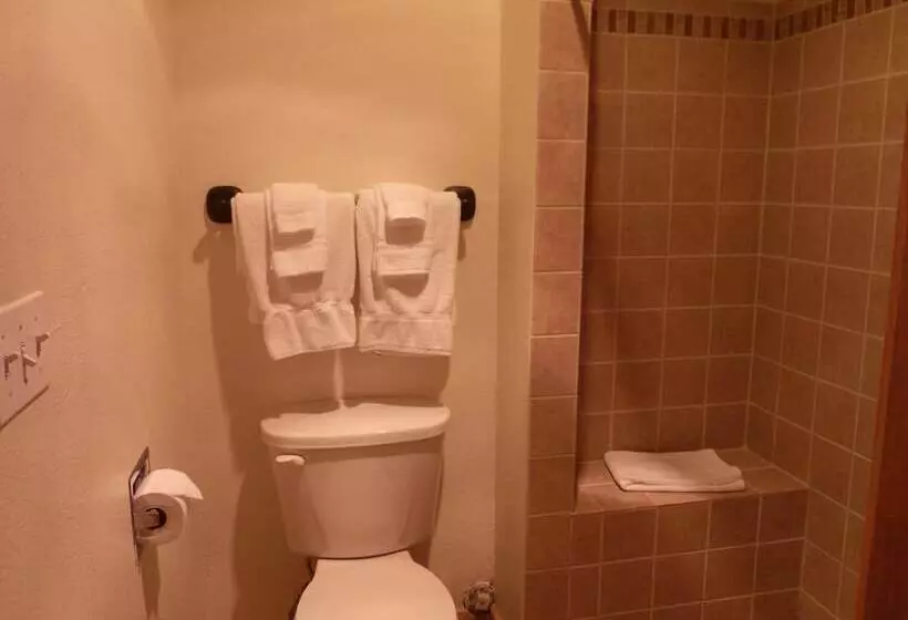 Hostelli Wagon Wheel Restaurant Bar And Motel