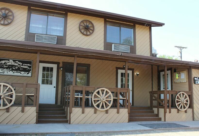 פונדק Wagon Wheel Restaurant Bar And Motel