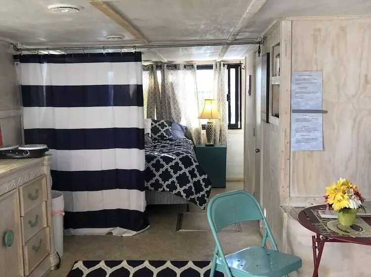 Hotelli Harbor Houseboat