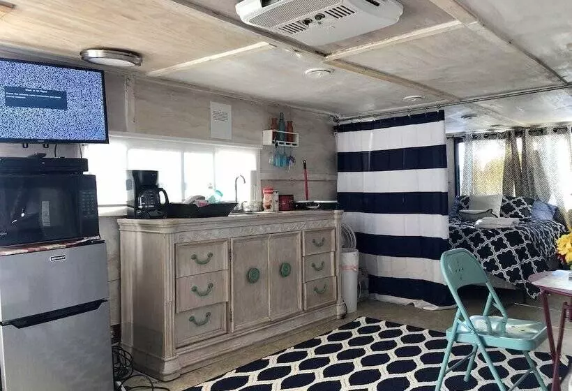 Hotelli Harbor Houseboat