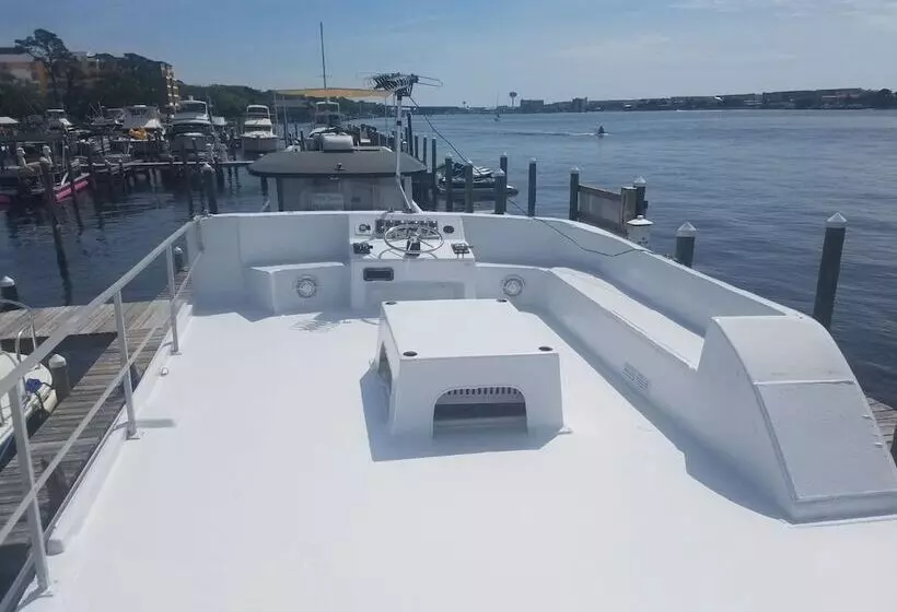 Hotelli Harbor Houseboat