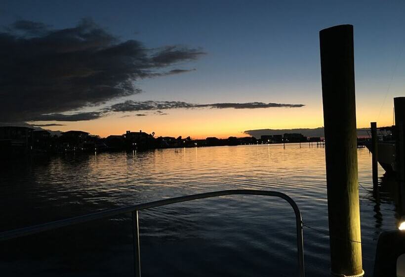 호텔 Harbor Houseboat