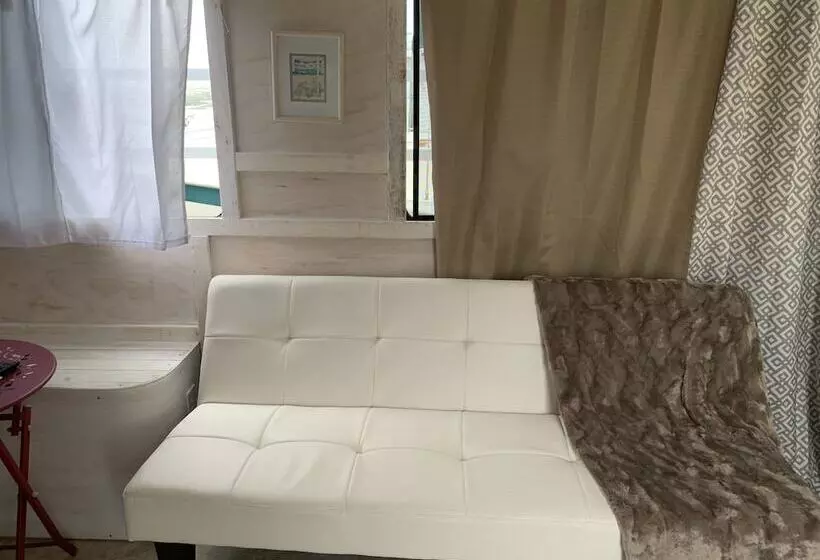 Hotelli Harbor Houseboat