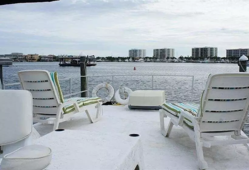 Hotelli Harbor Houseboat