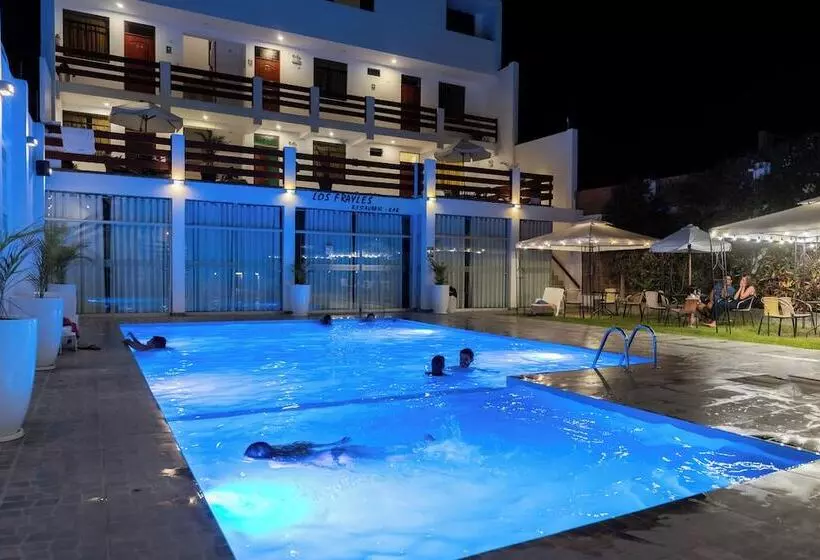 هتل Residencial Los Frayles