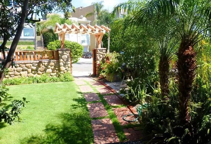 Redwood Hollow Cottages