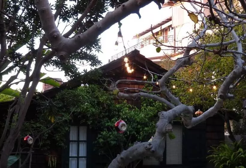 Redwood Hollow Cottages