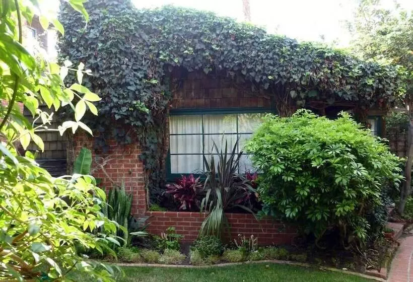 Redwood Hollow Cottages