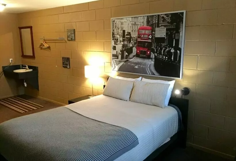 Three Rivers Motel