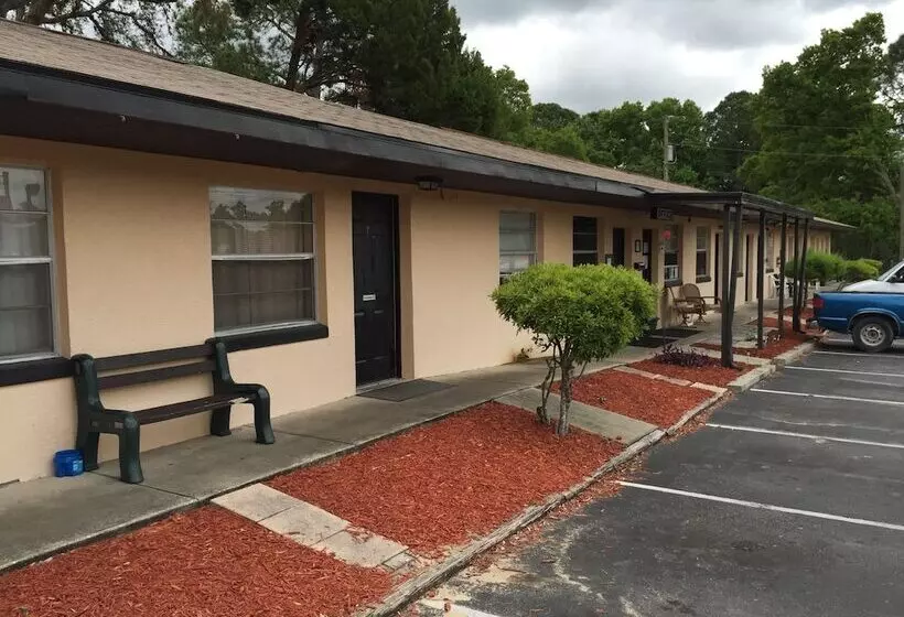 Three Rivers Motel