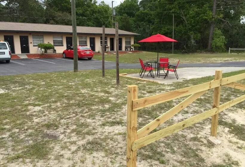 Three Rivers Motel