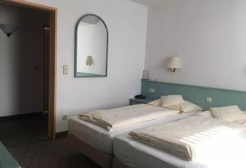 Отель Auracher Hof