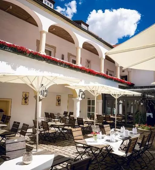 Schlosshotel Neufahrn