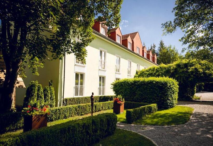 Schlosshotel Neufahrn