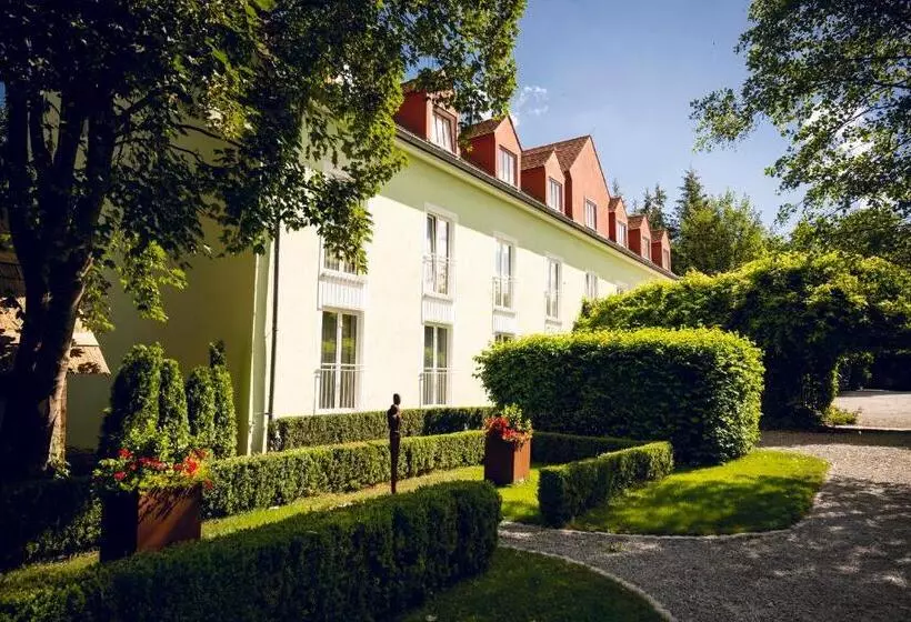 Schlosshotel Neufahrn