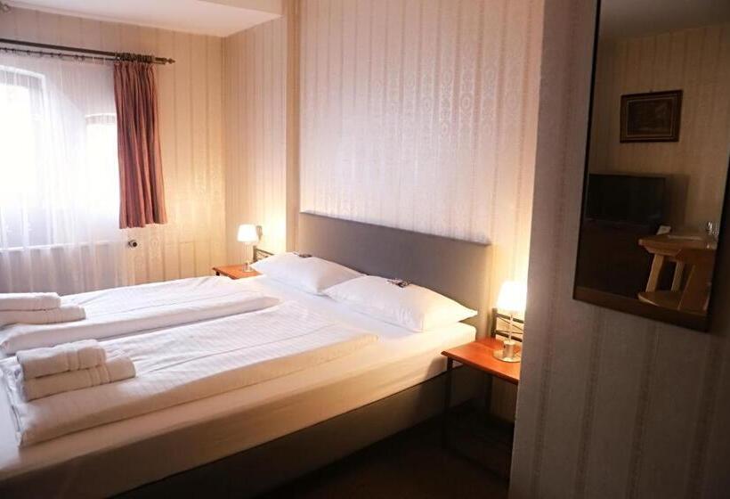 Отель Schwarzer Adler