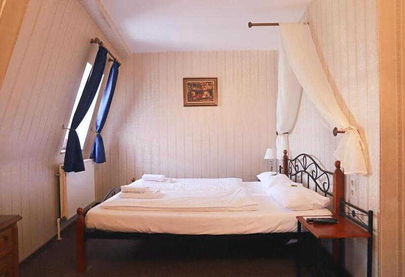 Отель Schwarzer Adler