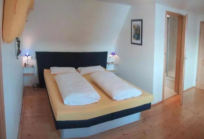 Отель Worners Schloss Weingut & Wellness