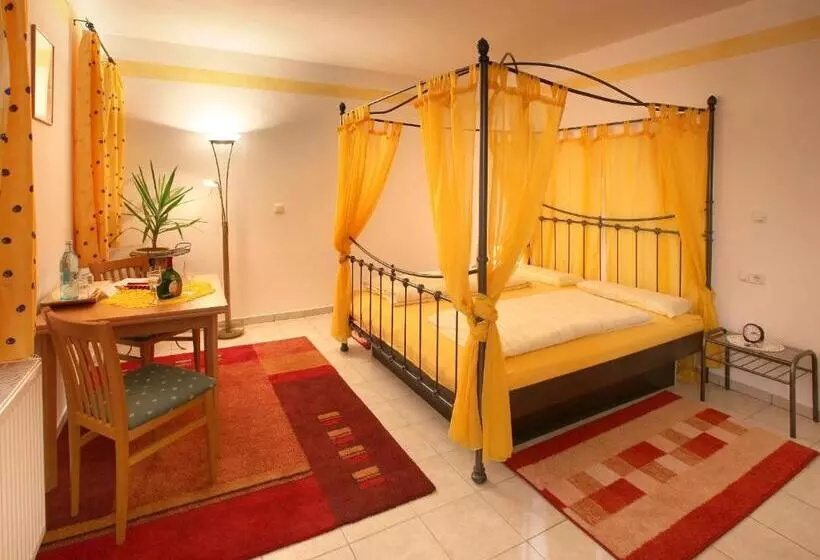 Отель Worners Schloss Weingut & Wellness