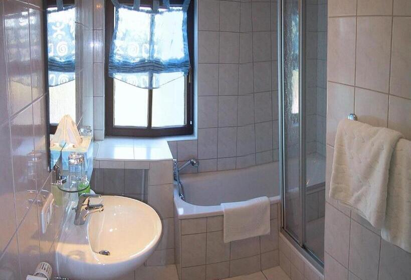 בית מלון כפרי Worners Schloss Weingut & Wellness