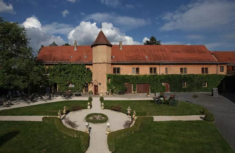 ホテル Worners Schloss Weingut & Wellness